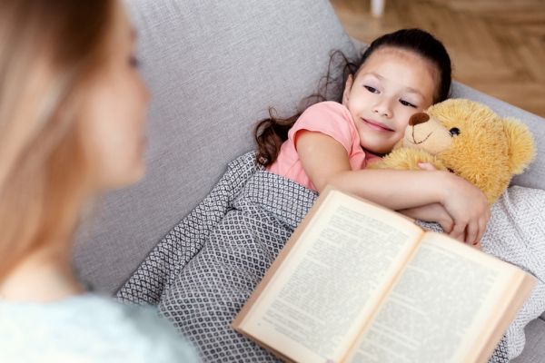 Τι χρειάζεται ο εγκέφαλος των παιδιών πριν τον ύπνο