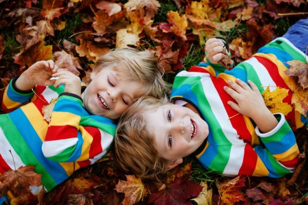 Παιδιά: Γιατί είναι απαραίτητο να παίζουν έξω; | imommy.gr