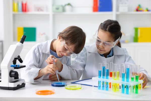 Επιστήμη: Γιατί η επαφή του παιδιού μαζί της είναι σημαντική;