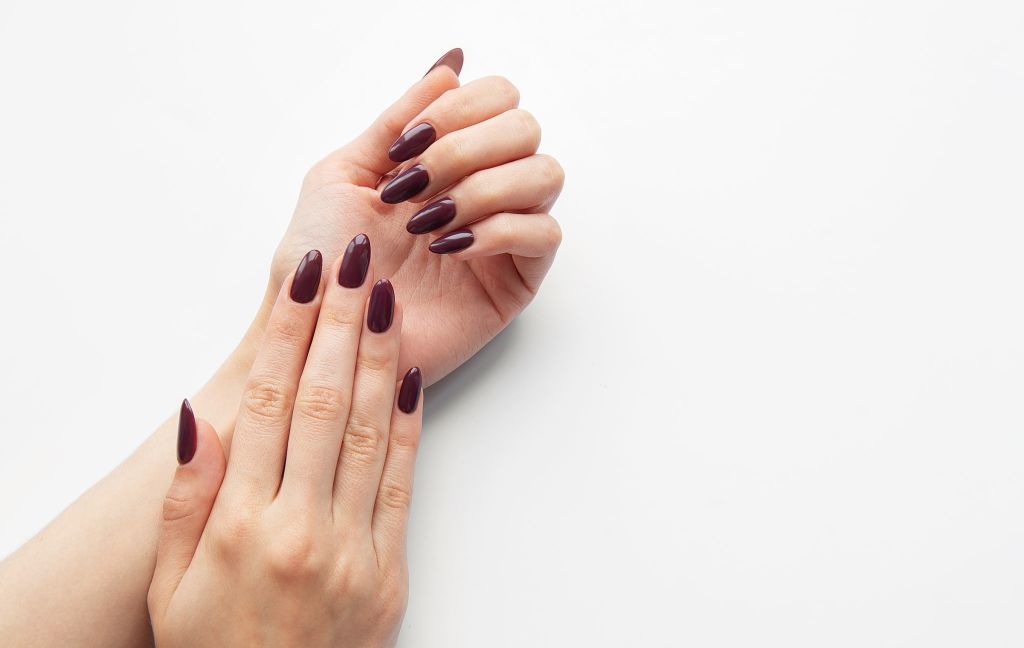 Αυτά είναι τα top 5 χρώματα νυχιών για το 2026 σύμφωνα με το Pinterest