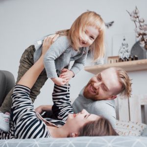 Γονείς: 10 πράγματα για να μεγαλώσετε χαρούμενα παιδιά