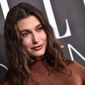 4 μυστικά μακιγιάζ από τη makeup artist της Hailey Bieber