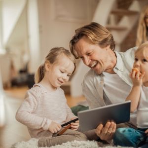 Τι κάνουν οι Σκανδιναβοί γονείς και τα καταφέρνουν τόσο καλά;