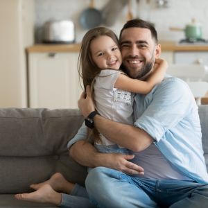 Πέρα από τα λόγια: Πώς να δείχνετε την αγάπη σας στα παιδιά καθημερινά