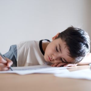 «Πρώτα τα μαθήματα»: Γιατί δεν λειτουργεί πάντα με τα παιδιά με ΔΕΠΥ