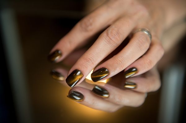 The Dragon Scale: Το nail trend που κάνει πάταγο στα social media | imommy.gr