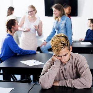 Μοναξιά: Ποιος είναι ο Νο1 λόγος που τη νιώθουν οι έφηβοι;