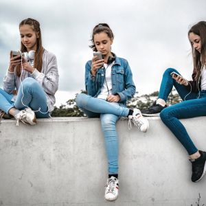 Ασφάλεια στο διαδίκτυο, έφηβοι & σχέσεις