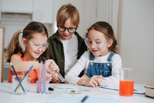 Διακοπές στο σπίτι: 8 ιδέες για μεγάλους και παιδια | imommy.gr