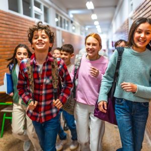 10 ερωτήσεις-αφορμή για συζήτηση με τα παιδιά σας αντί για το «Πώς ήταν το σχολείο;»