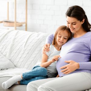 Πώς να προετοιμάσετε το νήπιό σας για τον ερχομό του μωρού