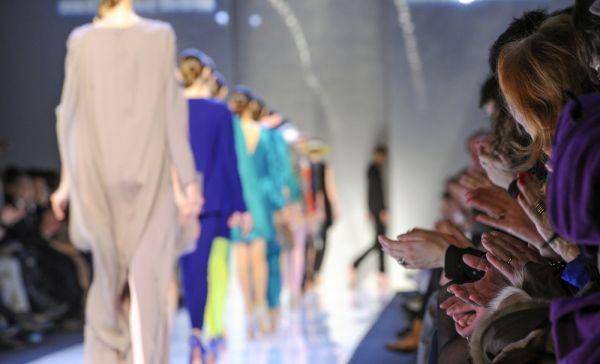 Η Εβδομάδα Μόδας της Νέας Υόρκης μας πήγε πίσω στα ’70s | imommy.gr