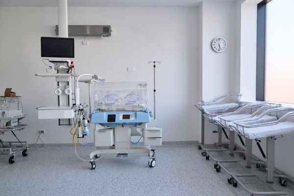 Ηράκλειο: Πρώτες πληροφορίες για τον θάνατο του βρέφους που βρέθηκε στην κούνια | imommy.gr