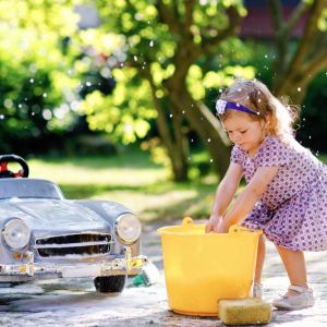 Ευθύνες: Οι δουλειές που μπορεί να κάνει το παιδί μόνο του