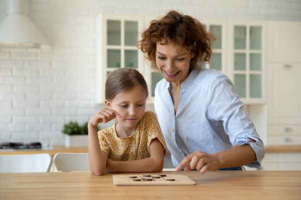 Παιχνίδι: Είναι σωστό να αφήνετε το παιδί σας να νικά; | imommy.gr