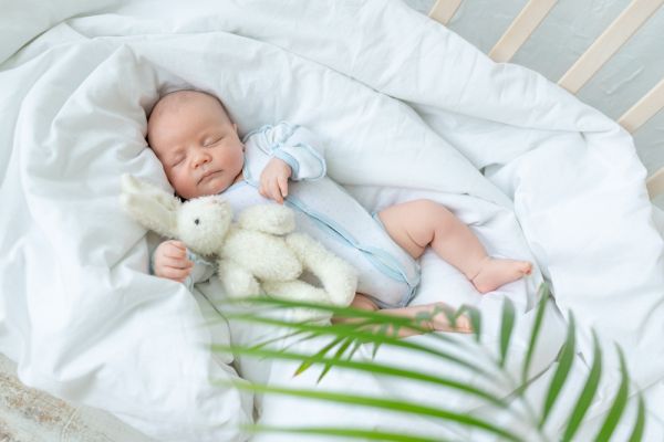 Ύπνος: Γιατί τα μωρά ξυπνούν τη νύχτα; Τι είναι φυσιολογικό τους πρώτους μήνες | imommy.gr