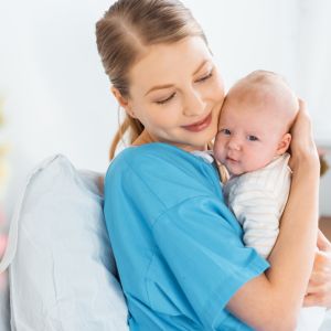 Τι πρέπει να γνωρίζουμε πριν επισκεφθούμε ένα νεογέννητο