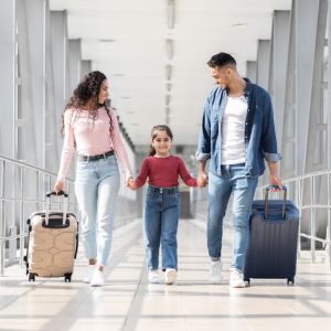 Ταξίδι με αεροπλάνο: Tips για να μην φοβάται το παιδί σας