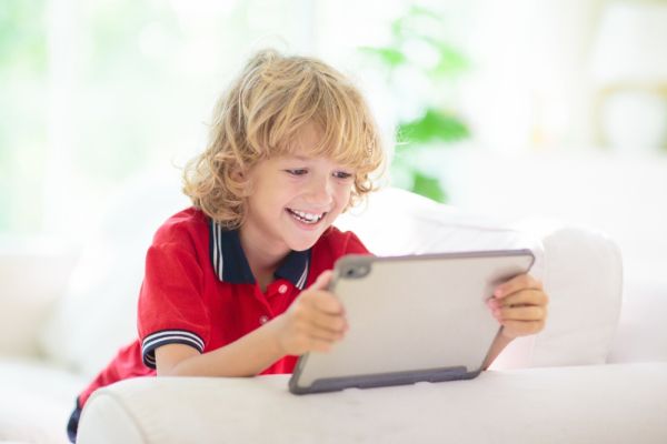 Οθόνες: Ποτέ δεν είναι αργά να θέσετε όρια στο παιδί | imommy.gr