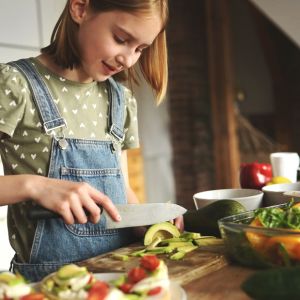 Μαγείρεμα: Ο τρόπος που βοηθά το παιδί να τρώει λαχανικά