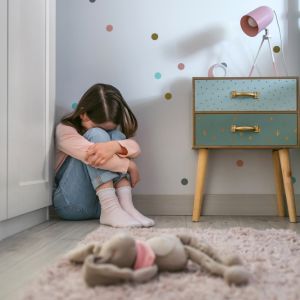 Δε φταίνε μόνο οι οθόνες: Γιατί τα σημερινά παιδιά αισθάνονται μοναξιά;