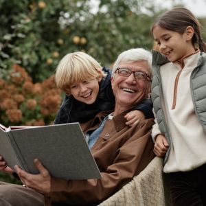 Γιατί τα παιδιά ανοίγονται πιο εύκολα στους παππούδες τους;