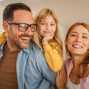 Το παιδί χρειάζεται χαρούμενους γονείς, όχι εξαντλημένους ήρωες