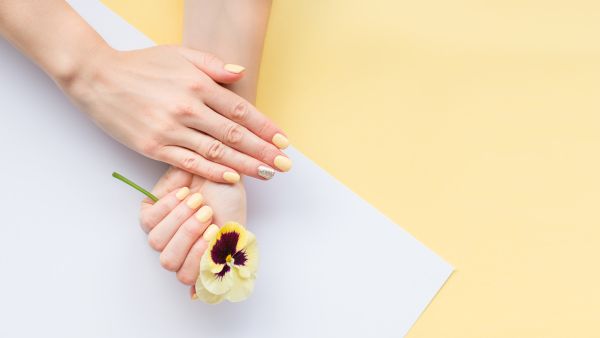 5 nail colors που «φωνάζουν» άνοιξη | imommy.gr