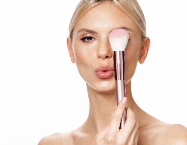 Sunkissed blush: Η τάση που θα σας χαρίσει ηλιοκαμένη λάμψη στο πρόσωπο | imommy.gr