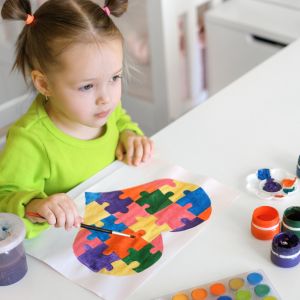 Αυτισμός & κοινωνικές δεξιότητες: Πώς βοηθάμε το παιδί να κάνει φίλους;