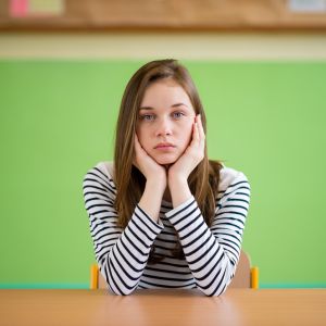 Αρνητικές σκέψεις: Τα 2 σημάδια ότι κατακλύζουν το παιδί