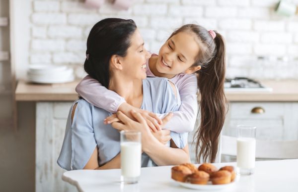 Ανατροφή: Πώς μεγαλώνουμε ένα καλό και χαρούμενο παιδί;