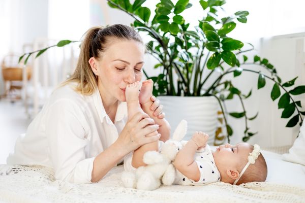 Μετά τον τοκετό: Το 5λεπτο «reset» για λιγότερο πόνο στη μέση & την πλάτη | imommy.gr