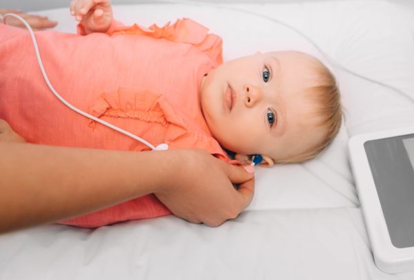 Συγκλονιστικό βίντεο: Κωφό μωράκι ακούει για πρώτη φορά τη φωνή της μητέρας του | imommy.gr