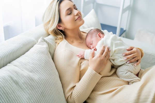 Νεογέννητο: Πόσο διαρκεί αυτό το κρίσιμο στάδιο; Ποια είναι τα ορόσημα; | imommy.gr