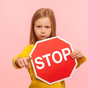 Όρια στα παιδιά: Γιατί είναι τόσο δύσκολο να τα βάλουμε;