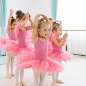 Like a boss: Κοριτσάκι σώζει τη χορογραφία με μαεστρικό τρόπο…