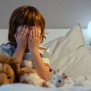 Νυχτερινοί τρόμοι: Τι είναι και πώς να βοηθήσετε τα παιδιά να τους ξεπεράσουν