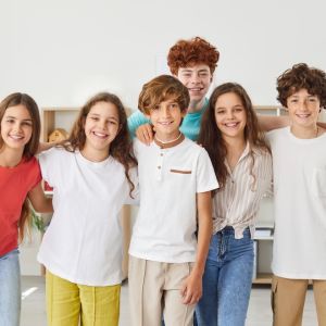 Πώς να βοηθήσετε το παιδί σας να γίνει καλός και ευγενικός φίλος