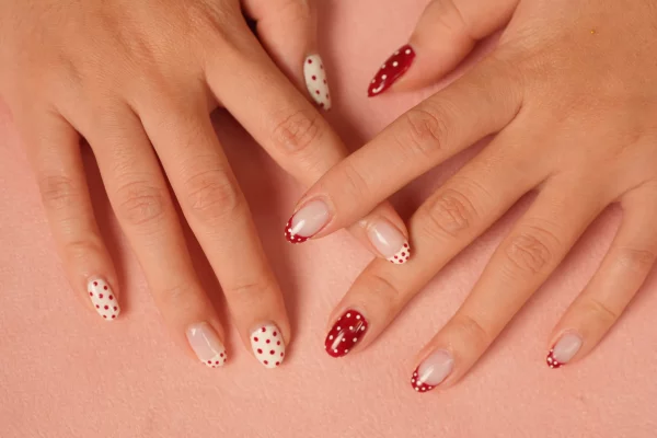 Πουά γαλλικό: Η τάση στο μανικιούρ που θα κατακλύσει τα SoMe | imommy.gr