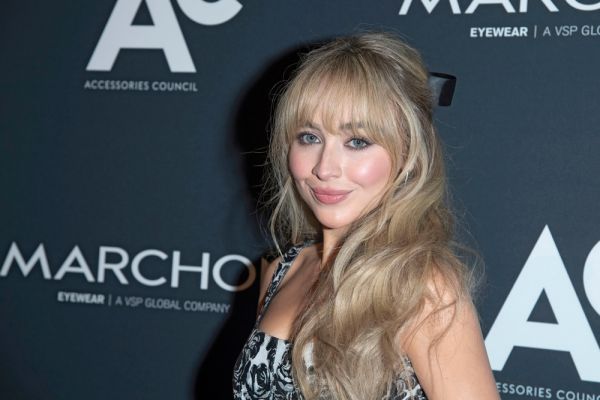 Sabrina Carpenter: Το εντυπωσιακό της μανικιούρ που θα αντιγράψουμε | imommy.gr