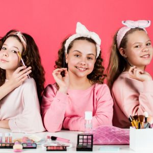 «Cosmeticorexia»: Γιατί οι έφηβοι κυνηγούν την «τέλεια εικόνα»