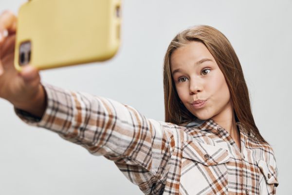 Απαγόρευση social media σε ανηλίκους: Η «φωνή» αντίθεσης απέναντι στις καθολικές απαγορεύσεις | imommy.gr