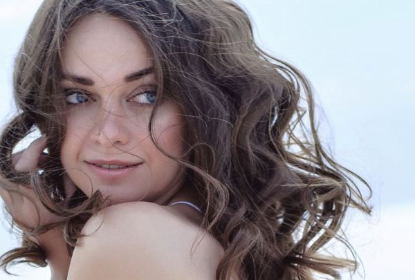 Waterfall waves: Το πιο hot hair trend του καλοκαιριού | imommy.gr