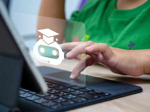 AI: Προστατεύοντας τα παιδιά από τον «ψηφιακό» βοηθό που «απαντά σε όλα» | imommy.gr