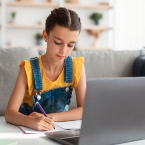 Burnout: Οι εξετάσεις «καίνε» τα παιδιά