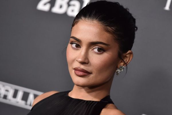 Kylie Jenner: Έκανε το πιο εντυπωσιακό γαλλικό μανικιούρ | imommy.gr