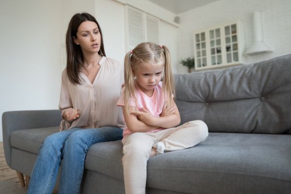 Αυστηρότητα: Γιατί δεν βοηθάει στην ανατροφή του παιδιού; | imommy.gr