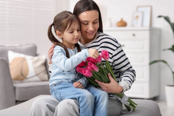 Γιορτή της Μητέρας: 7 τρόποι να την περάσετε οικογενειακά