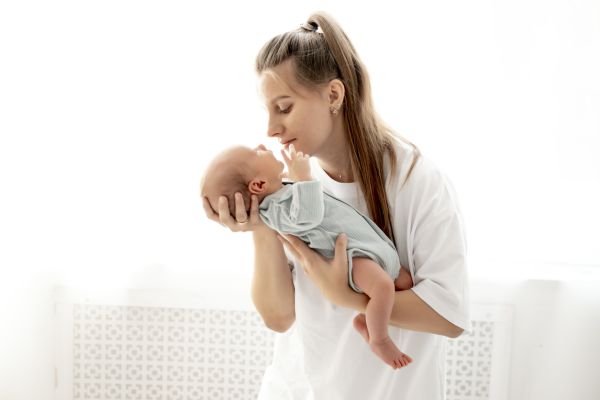 Βρέφη:  Γιατί κλαίνε κάθε απόγευμα; Τι είναι το “witching hour”;